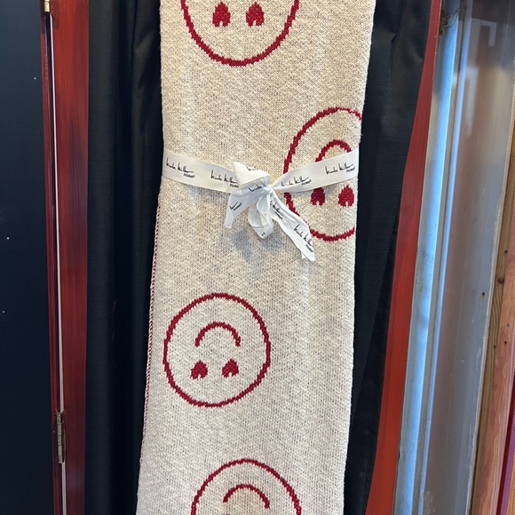 Nicole Miller Valentines Smiley Face Hearts Throw Blanket 50" X 70" NWT - Picture 4 of 5